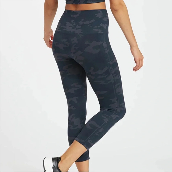Spanx Crop Camo Seamless leggings NEW Look At Me Now S - Picture 3 of 8